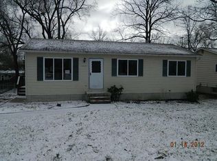 1007 Parallel St, Fenton, MI 48430
