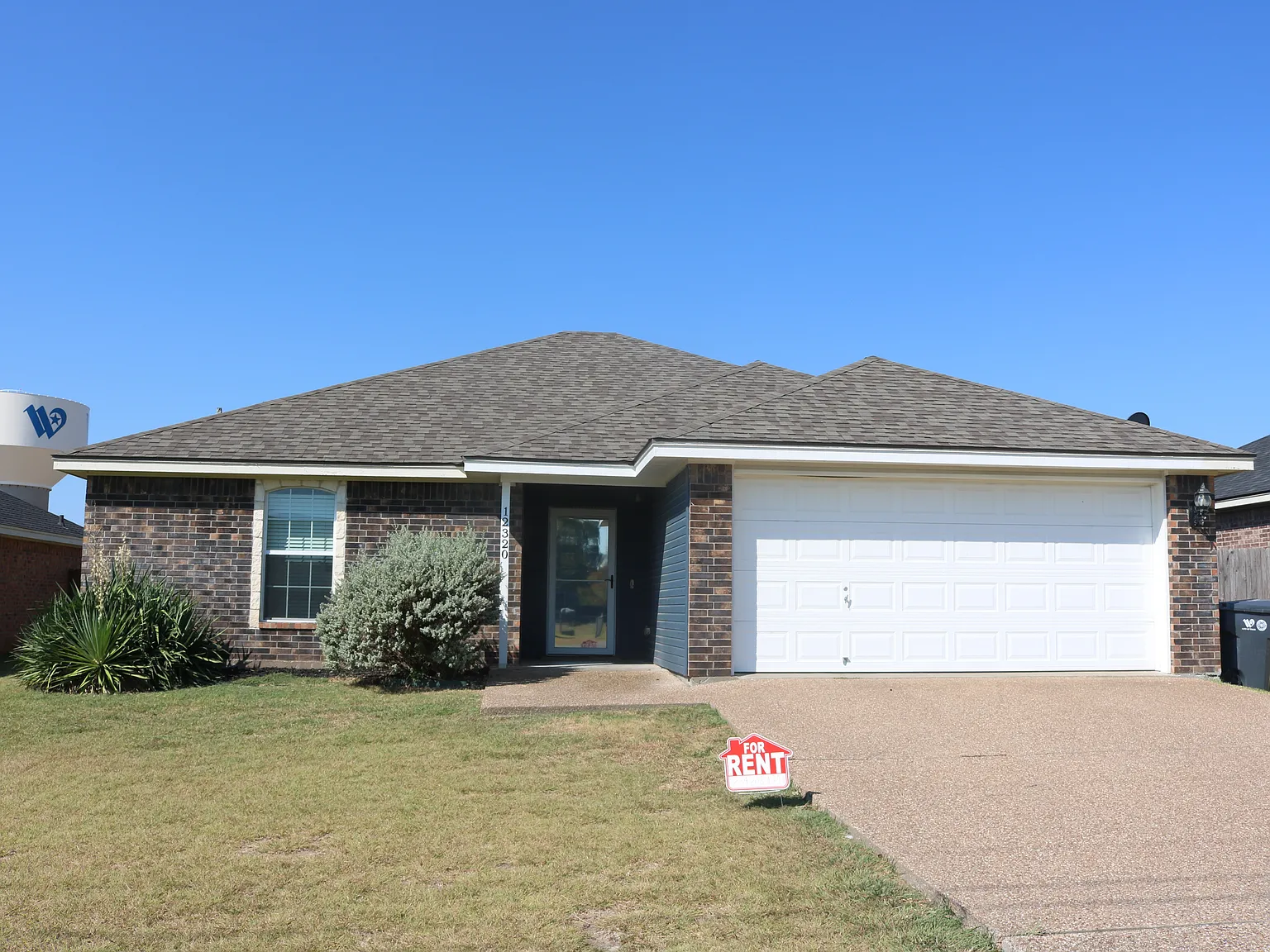 3 bed, 1402 sqft, $1,850 — Photo 1