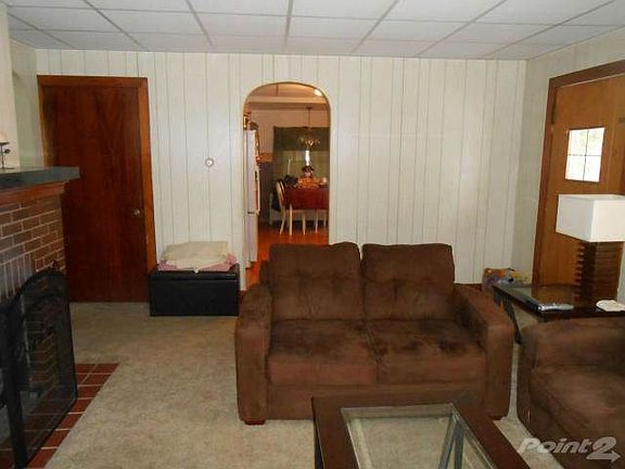 2207 Guilford St LR to kitchen