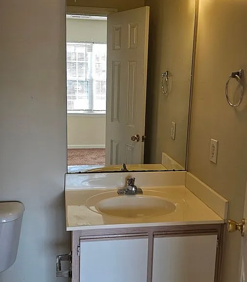 204 Fairwood Ct — Photo 17