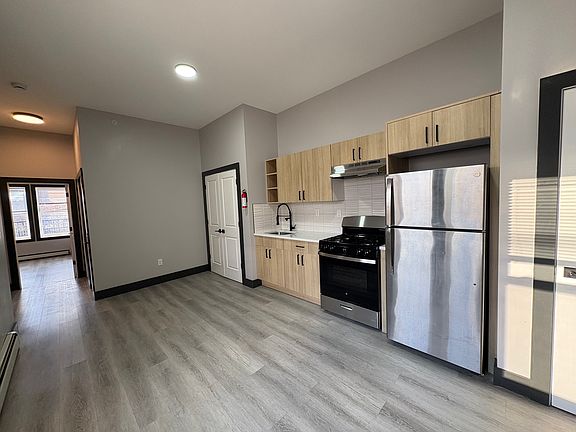 2nd image of 194 Johnson Ave #C
