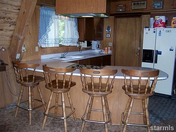 4th image of 717 Taylor Way