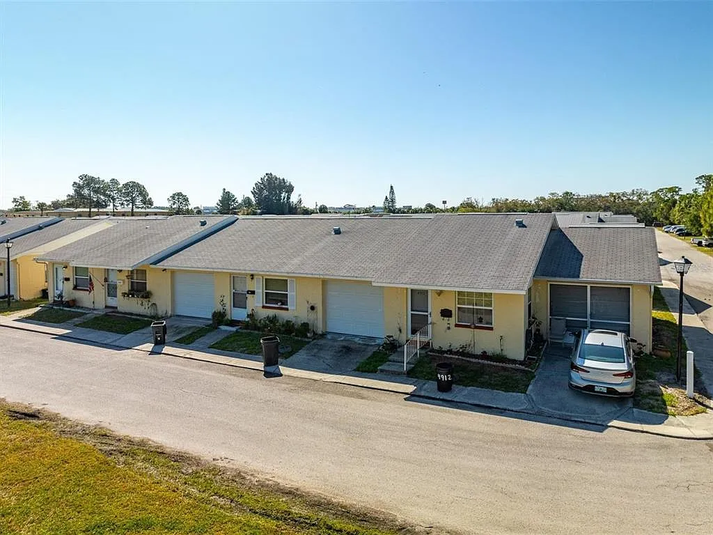 2 bed, 1.0 bath, 722 sqft, $1,250 — Photo 2