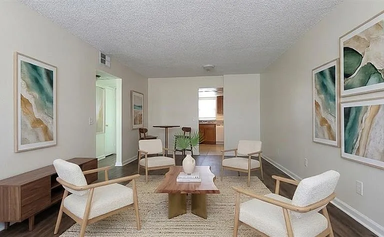 2820 Dupont St S #201 — Photo 8