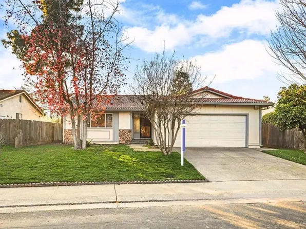 8215 Manhattan Dr, Stockton, CA 95210