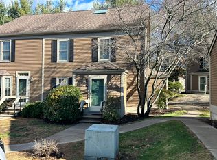 30 Newberry Ln, Glastonbury, CT 06033