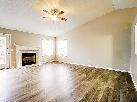 4th image of 492 Lamesa Dr