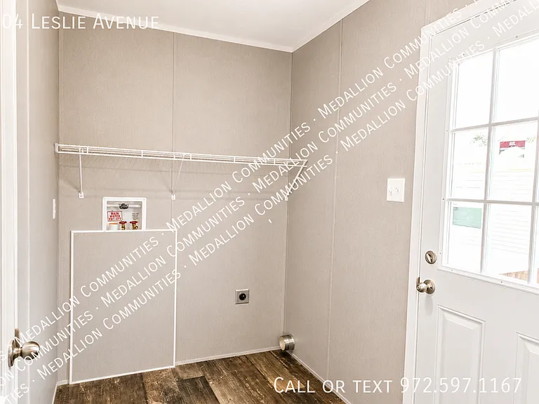 204 Leslie Ave — Photo 8