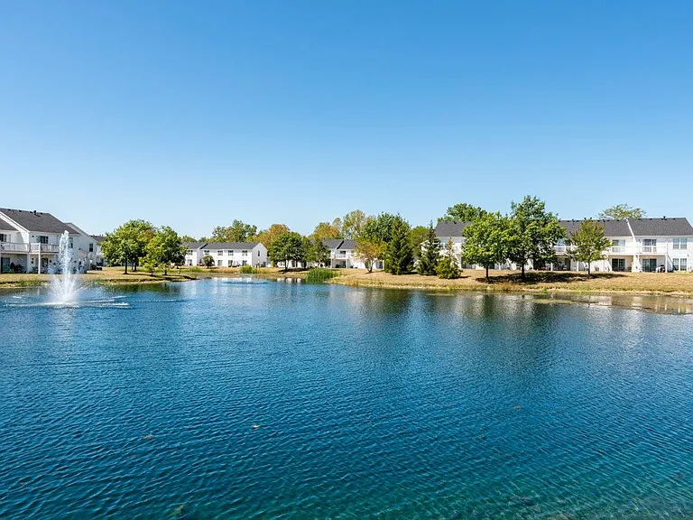 Eastpointe Lakes Apartments and Townhomes — Photo 28