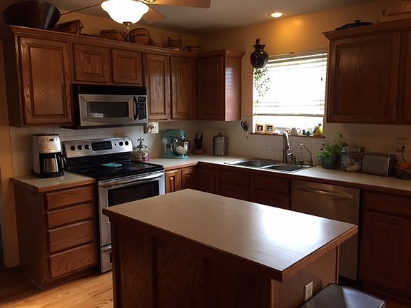 2nd image of 405 E Lakecrest Dr