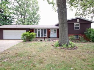 128 Winthrop Dr, Belleville, IL 62221