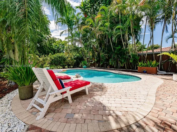 1008 NE 116th St, Biscayne Park, FL 33161