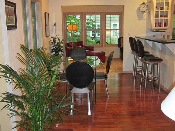 4th image of 312 Plaza Ln