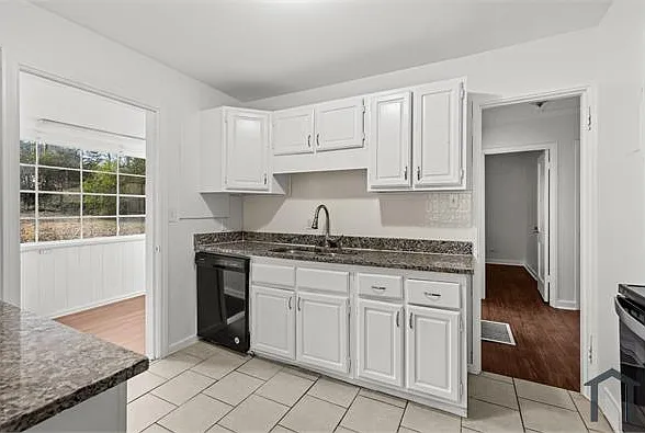 3 bed, $1,295 — Photo 2