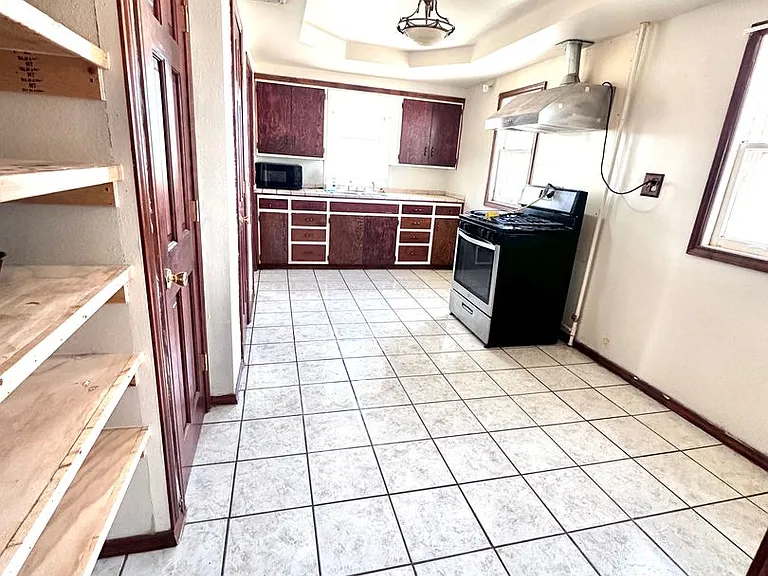 515 W Main St — Photo 24