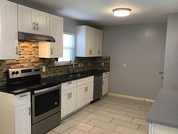 3rd image of 11218 Glenora Dr