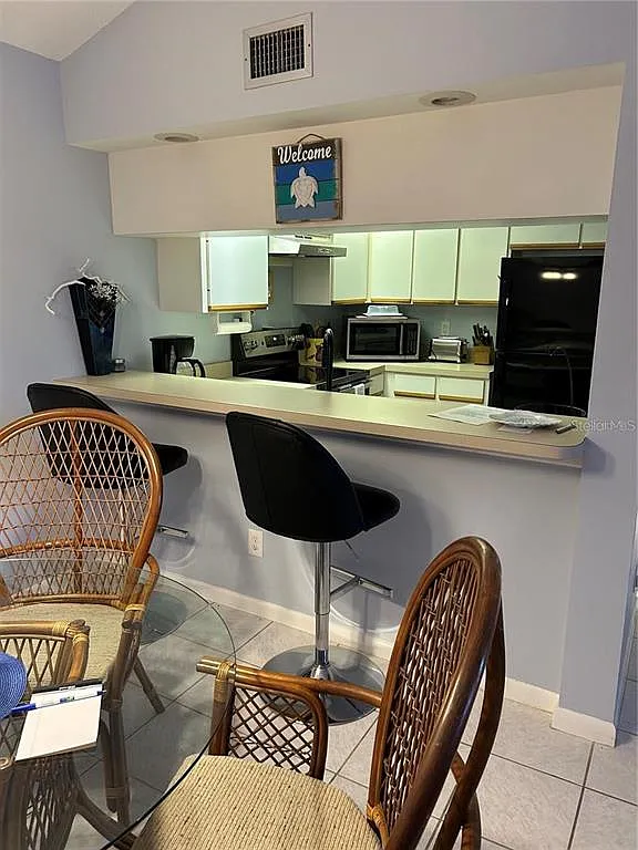Building Photo - 744 White Pine Tree Rd #207