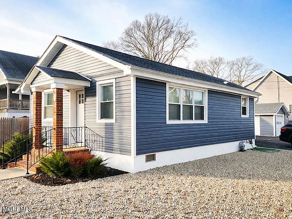 2nd image of 700 Anglesea Ave