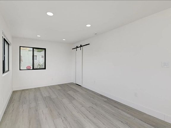 2nd image of 244 26th St #4