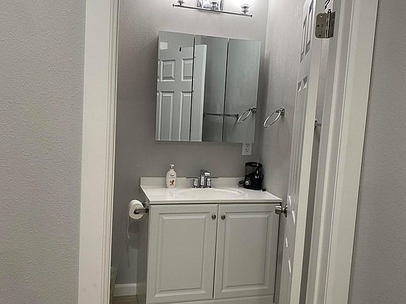 4th image of 532 Cesar E Chavez Pkwy #1/2