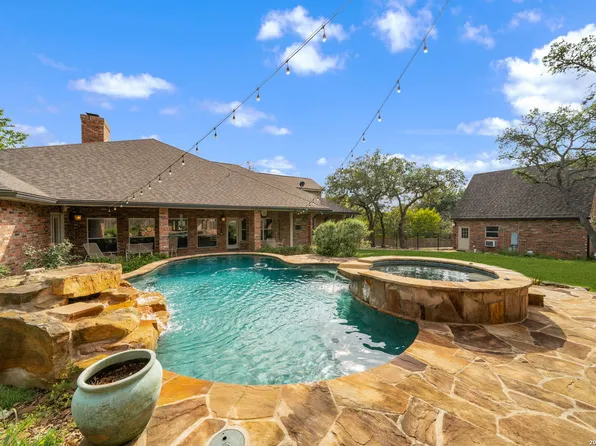 8639 RAINTREE WOODS DR, Fair Oaks Ranch, TX 78015