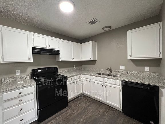 4th image of 11914 Clovite Ct