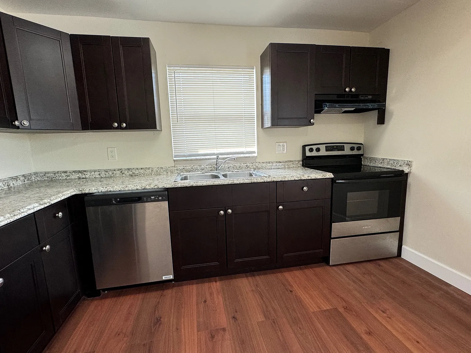 3 bed, 1150 sqft, $2,350 — Photo 4