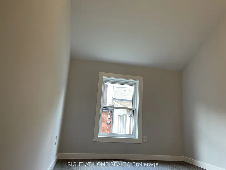 980 Ossington Ave #LANEWAY — Photo 16