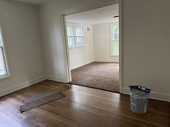 4th image of 808 S Wood St