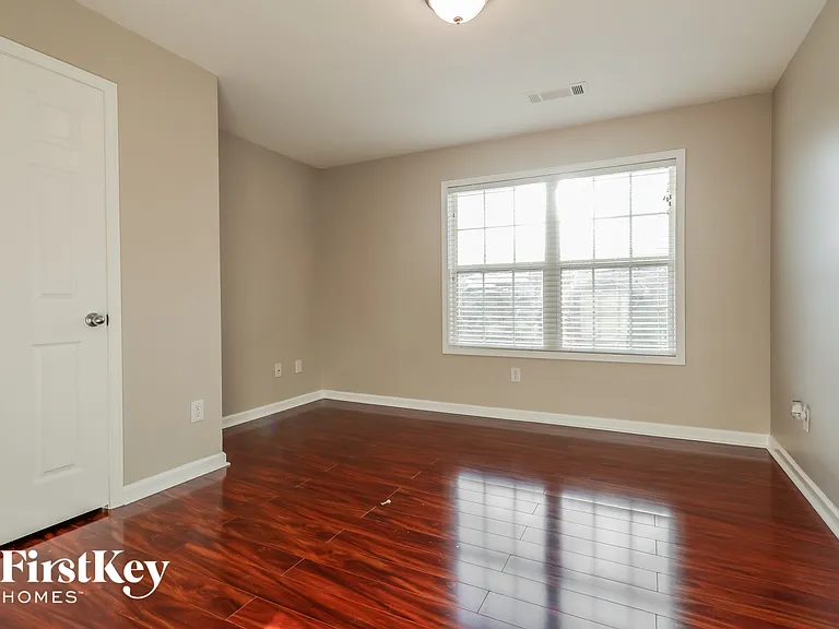 1528 Park Knoll Trl — Photo 13