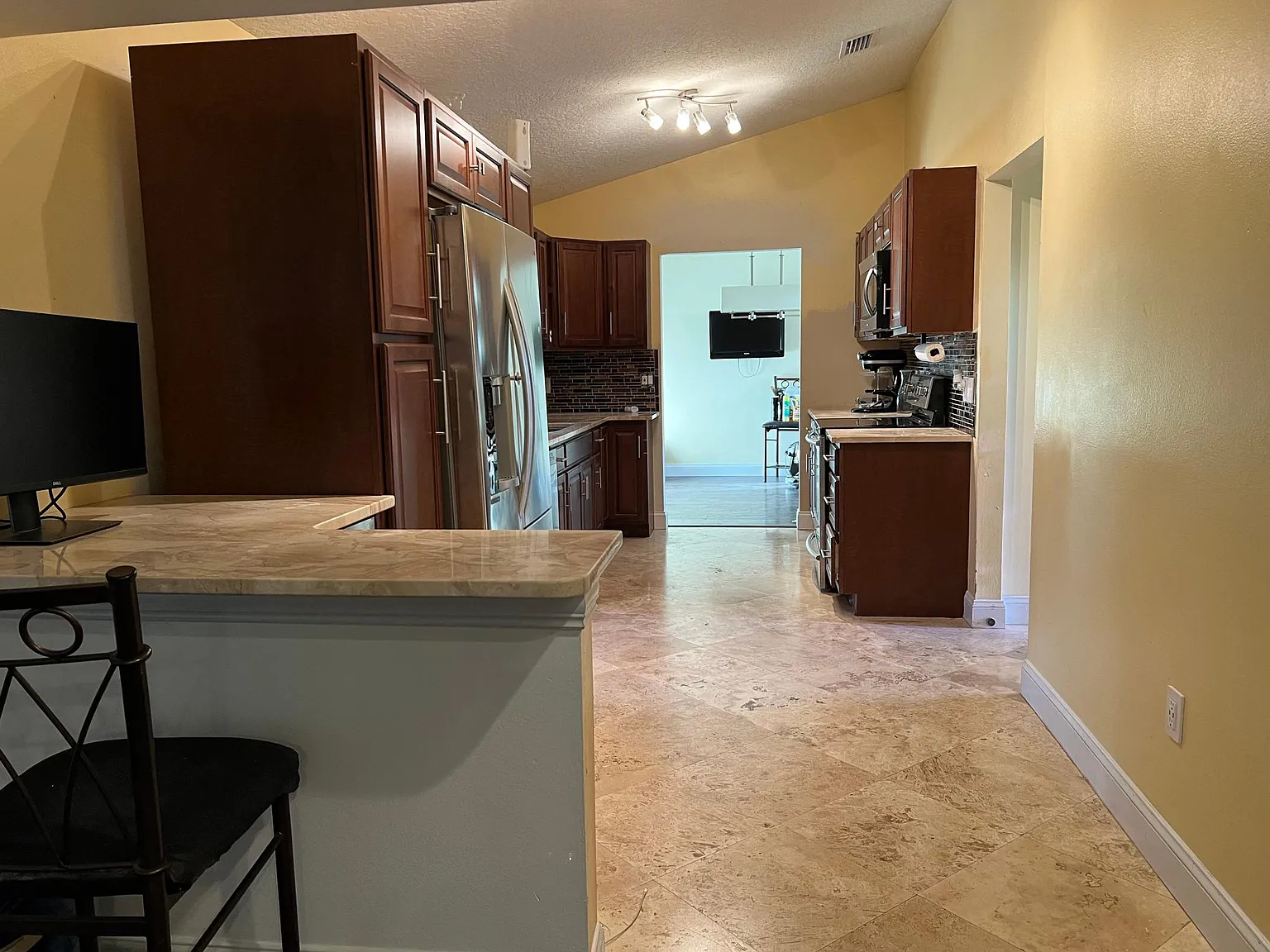 3 bed, 2.5 bath, 2038 sqft, $2,600 — Photo 3