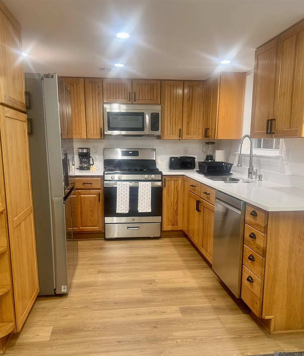 Building Photo - 412 Fairway Dr #2