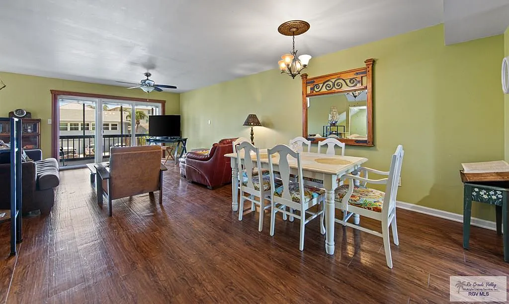 2 bed, 2.0 bath, 1430 sqft, $2,950 — Photo 3