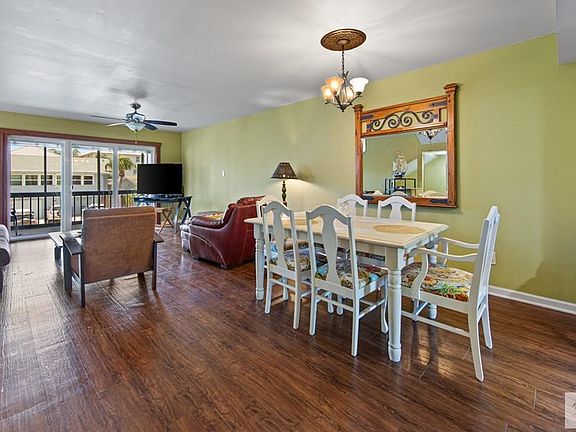 3rd image of 114 E Dolphin St #A