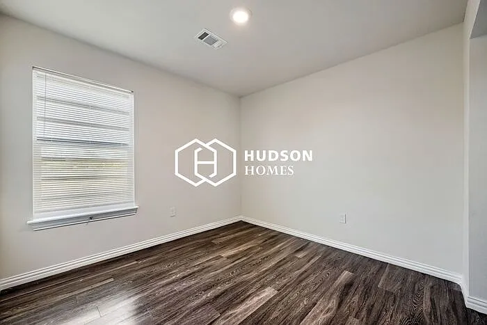 1311 N Travis St — Photo 9