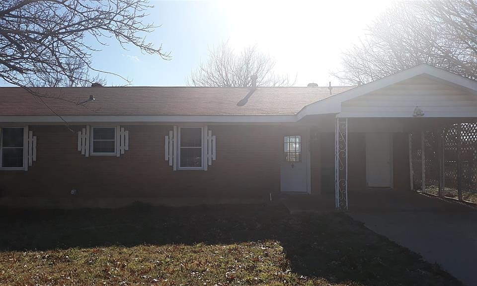 1st image of 704 E Clay St
