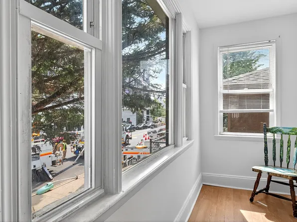 687 Avenue East image 5 of 32