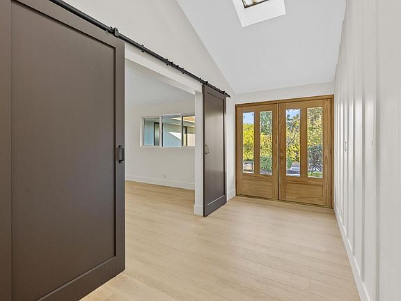 5th image of 2937 Summit Cir