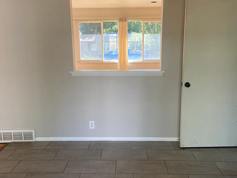 1185 Berea Dr — Photo 3