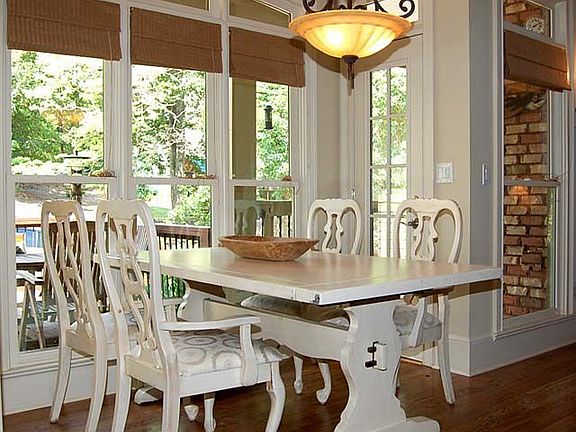 Breakfast/Dining Area Overlooks the Deck