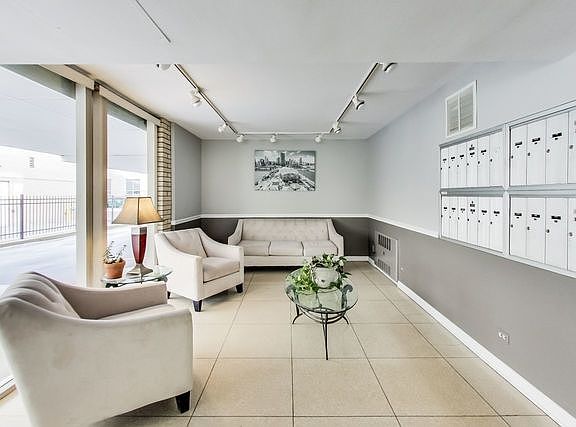 5th image of 169 N Grove Ave APT 1B