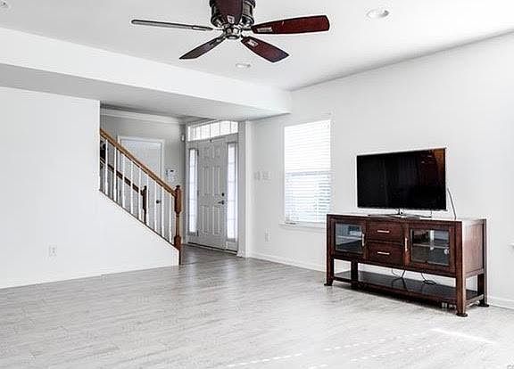 3rd image of 529 Siena Ln Unit 529
