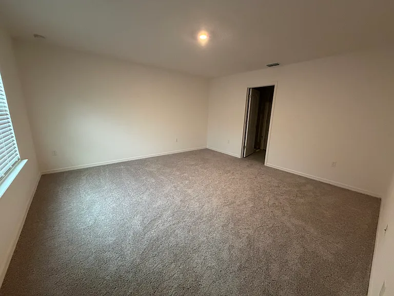 2090 Penn Dr — Photo 6