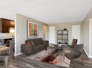 1600 Douglas Dr N APT 201, Minneapolis, MN 55422