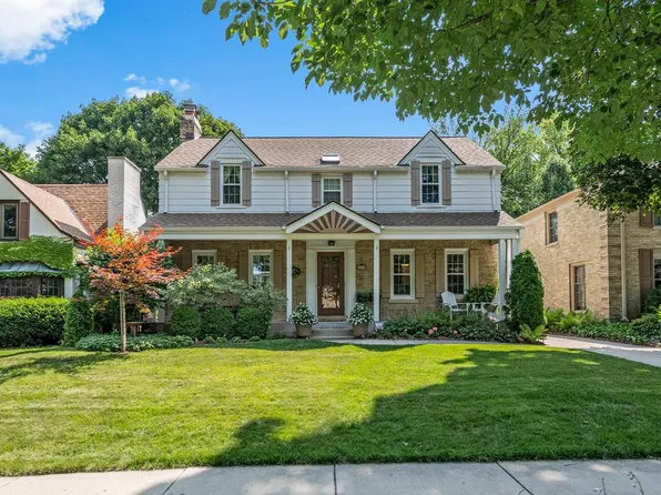2570 North 88th STREET, Wauwatosa, WI 53226