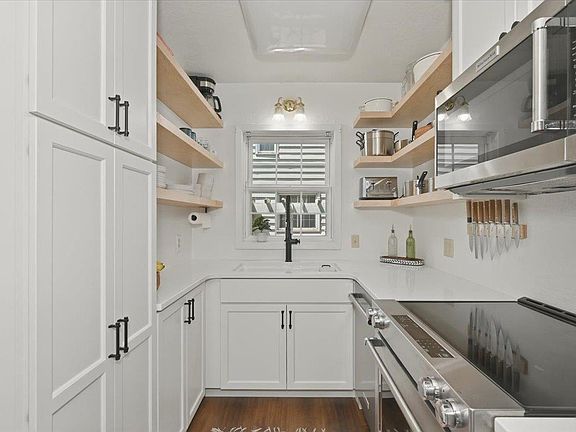 2nd image of 915 N 22nd St