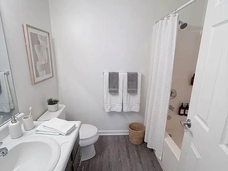Lakemont Apartments — Photo 46
