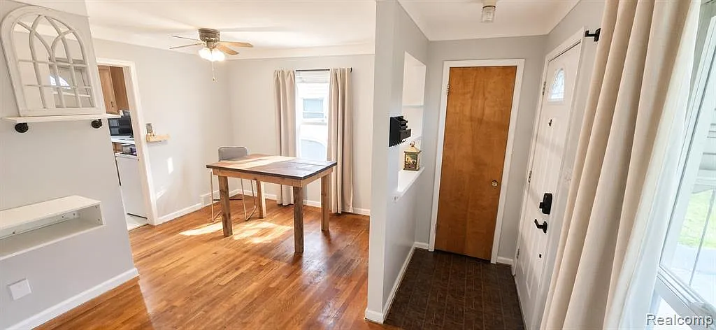 4 bed, 1.0 bath, 1041 sqft, $2,200 — Photo 3