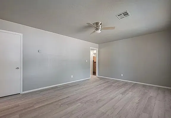 3 bed, 800 sqft, $1,100 — Photo 3
