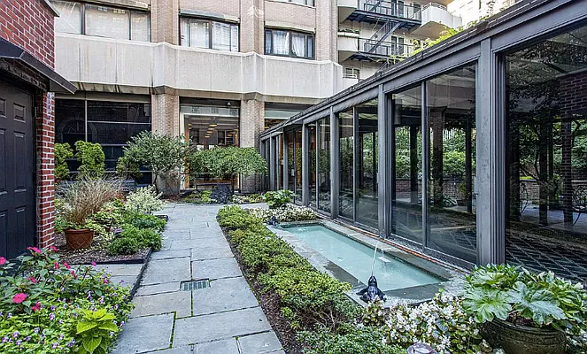 Sold by R New York | media 18